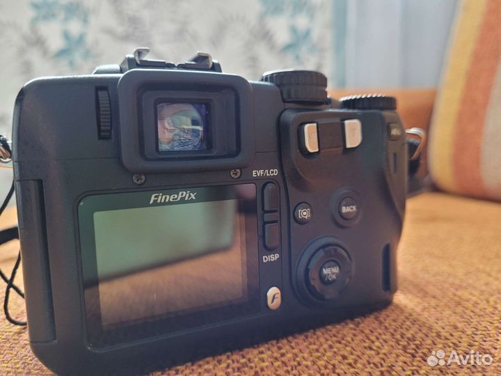 Нерабочий компакт FujiFilm