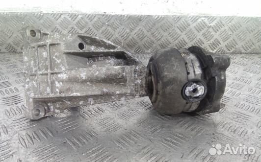 Подушка двигателя бензиновая audi A8 D3 (LNT04C902