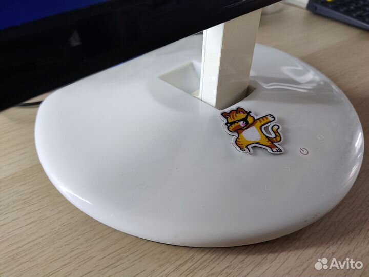 Монитор aoc 19 1366х768