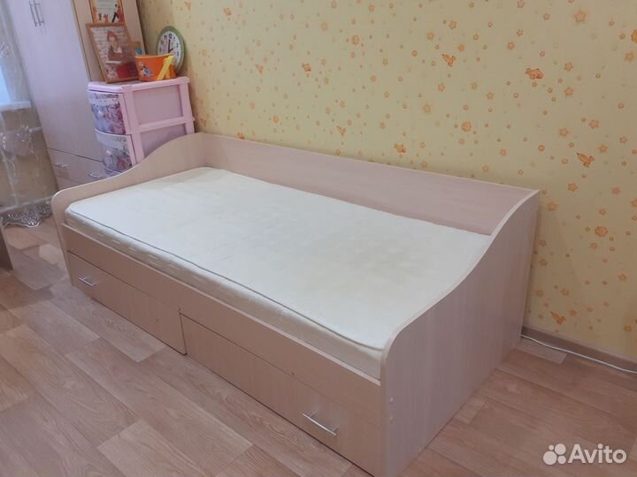 Кровать