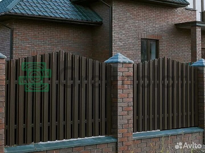 Забор из евроштакетника. Устойчив к деформации