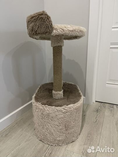 Кошачий домик с когтеточкой