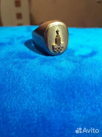 Мужской золотой перстень 
