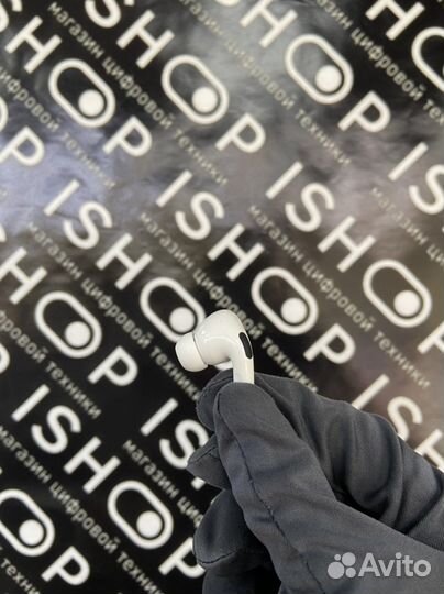 Правый наушник AirPods Pro