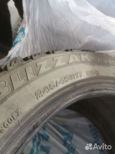 Bridgestone Blizzak WS-60 245/45 R17 95R