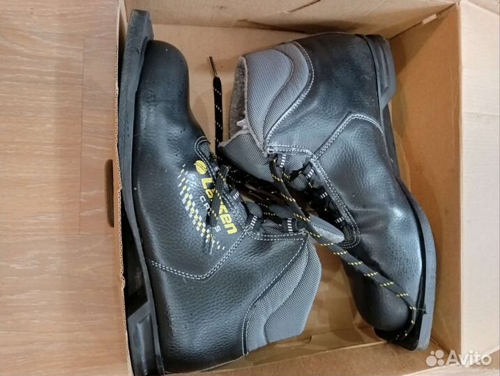Лыжные ботинки