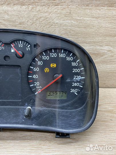 Панель приборов Volkswagen Golf 4 бензин 1121312