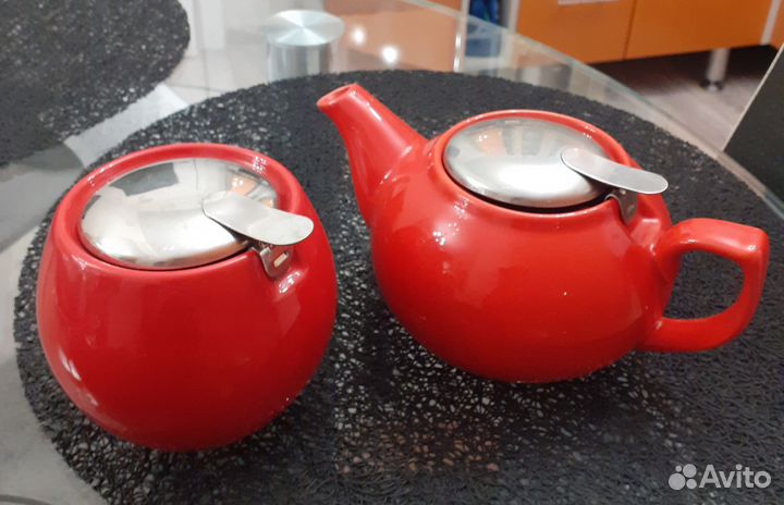 Набор- заварочный чайник и сахарница