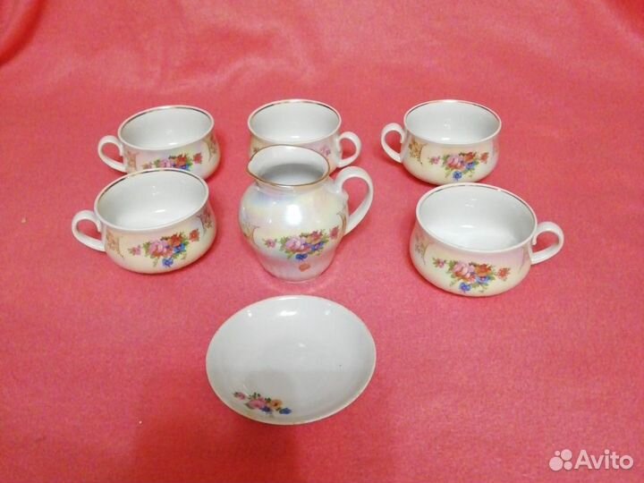 Чайный сервиз с цветочками