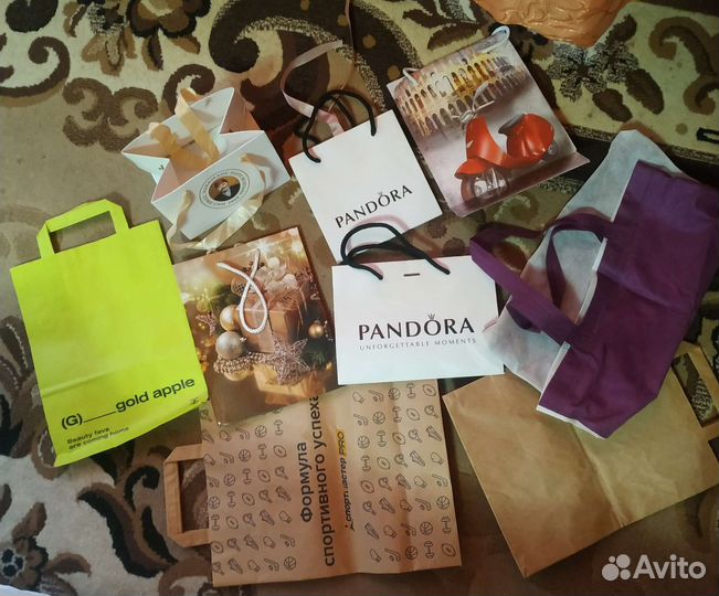 Косметика и фирменные пакеты