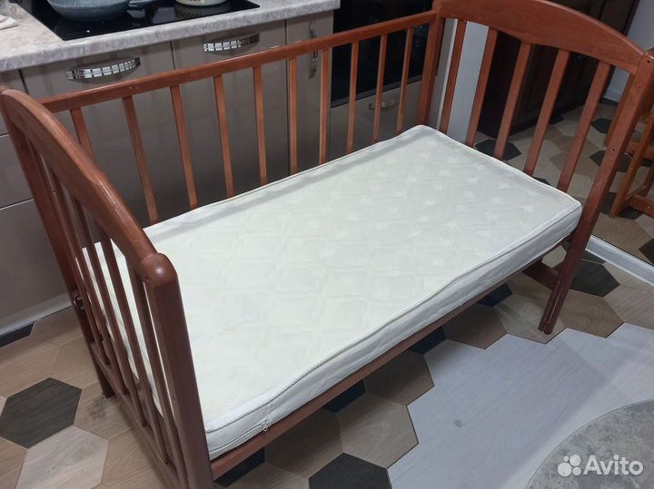 Детская кроватка с рождения и до 3 лет