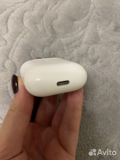 Кейс для наушников Apple Airpods