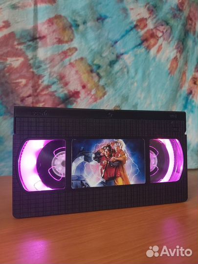 Светильник из VHS кассеты