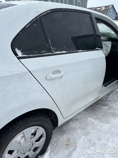 Задняя правая дверь Skoda Rapid