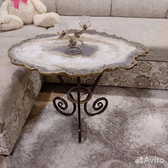 Чайный столик, часы, набор для подачи