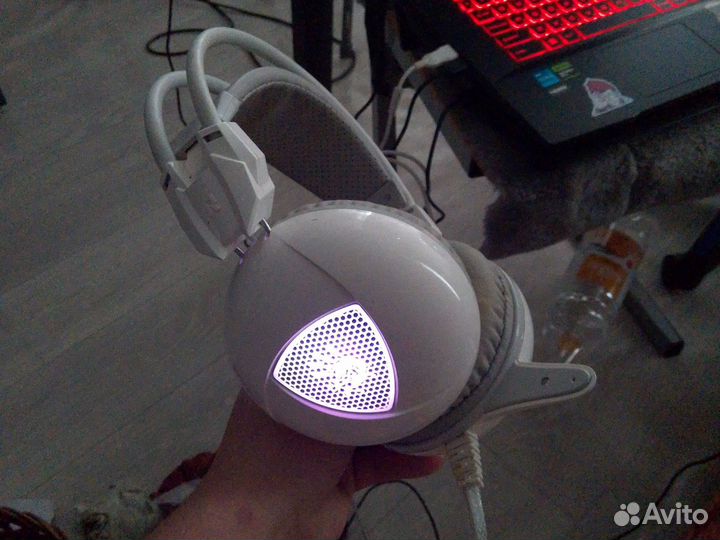 Игровая клавиатура и наушники