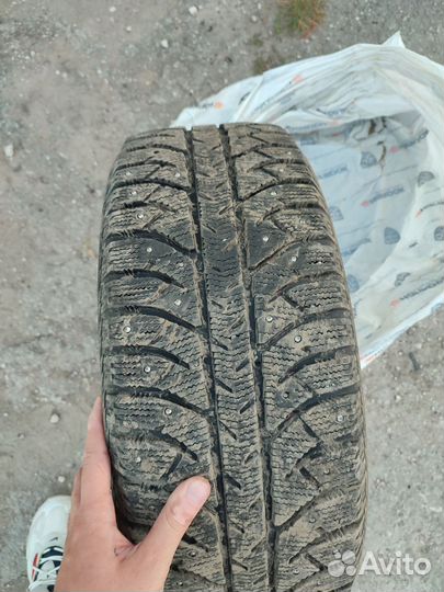 Bridgestone Ice Cruiser 7000 215/60 R16