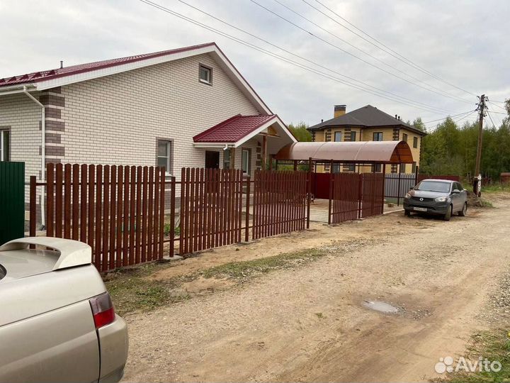 Металлический забор евроштакетник
