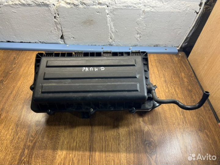 Корпус воздушного фильтра Skoda Rapid лифтбек 1.6