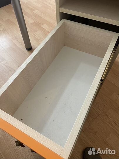 Стол для маникюра складной