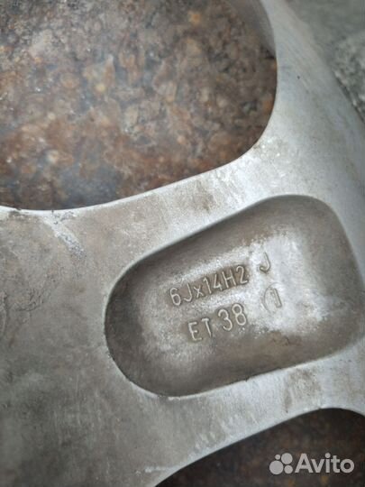 Литой диск r14