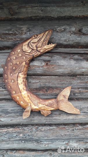 Резное панно из дерева 