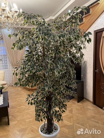 Искусственные цветы в горшках