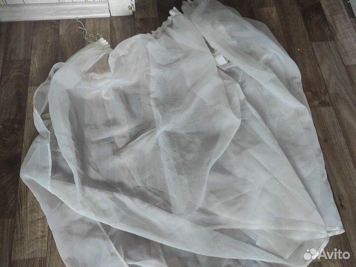 Тюль бежевая и зеленая,разная