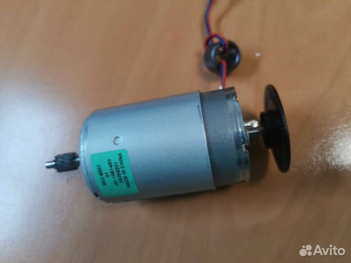 Шаговый двигатель