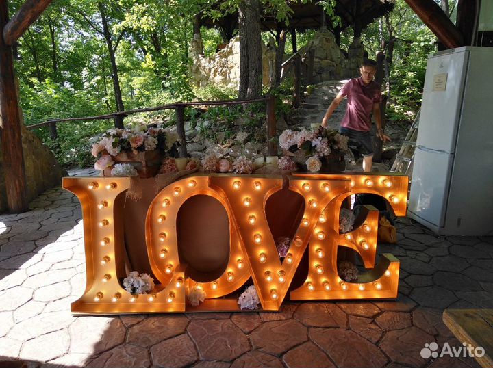 Буквы с подсветкой love