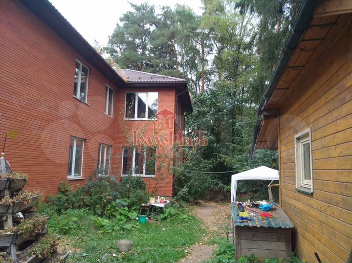 Дом 384,2 м² на участке 16,8 сот.