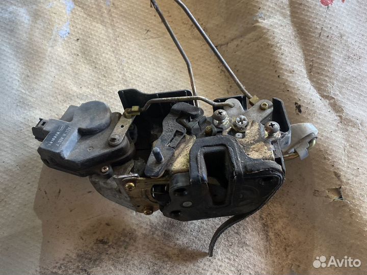 Замок двери задний правый Hyundai Santa Fe