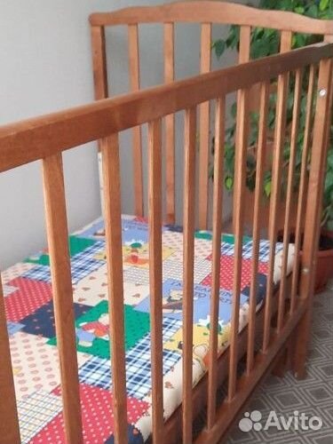 Кроватка с продольным маятником