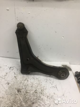 Рычаг передний правый нижний