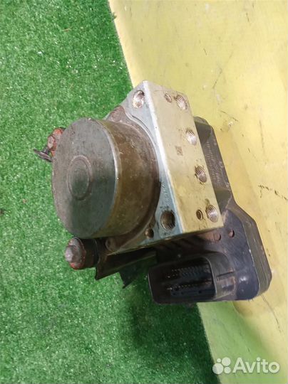 Блок ABS (насос) Toyota Corolla E15 2006