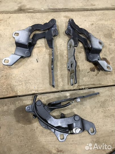 Петли капота BMW 120 E 87