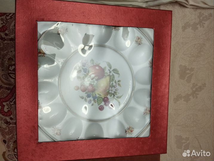 Набор тарелок,маслëнкаМадонна ГДР, ваза индия 70гг