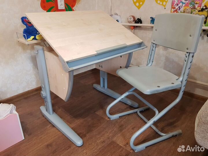 Школьная парта и стул