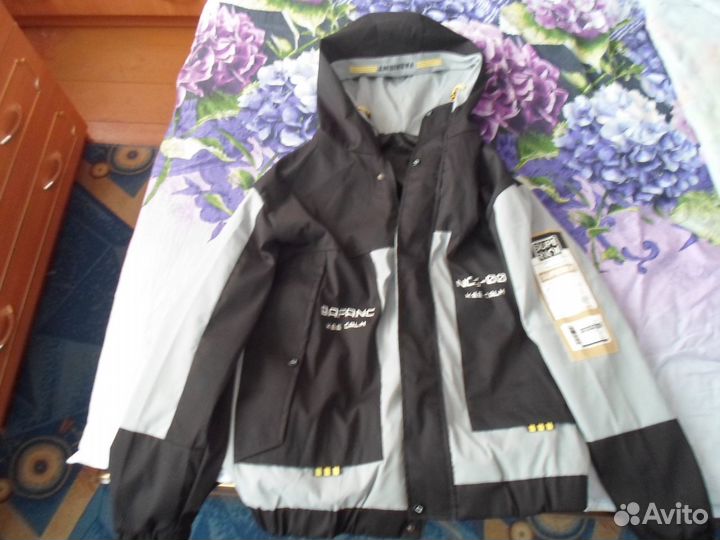 Продам модную ветровку на подростка