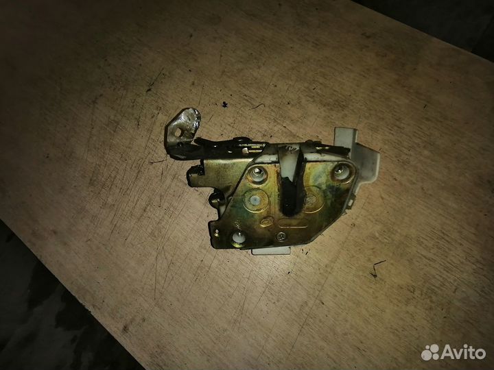 Замок двери задний правый киа Кларус