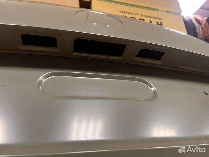 VW Polo Sedan крышка багажника 4D