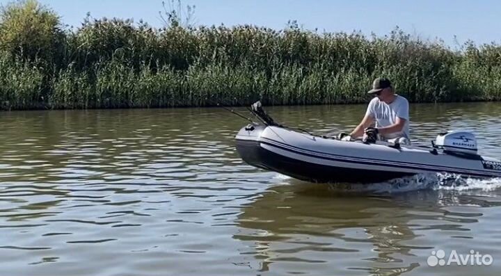 Лодка Ривьера 3200 ск, мотор Шармакс 9.9 (15)