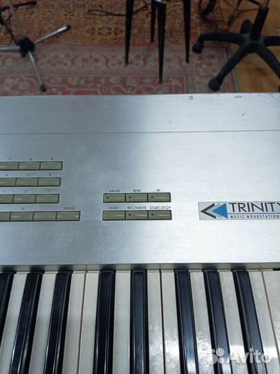 Синтезатор Korg Trinity