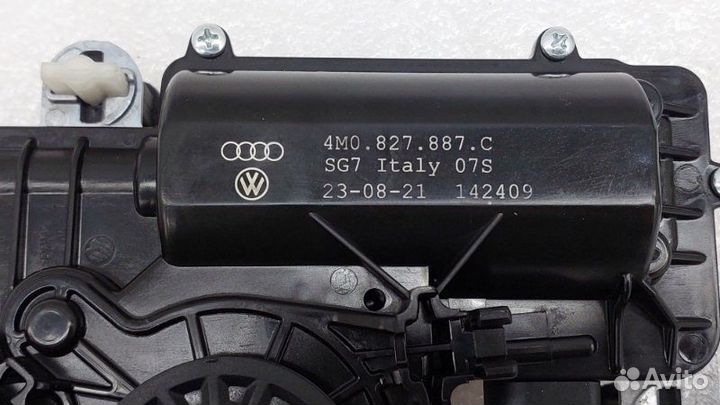 Доводчик двери багажника Audi Q7 4M dpxa 2022