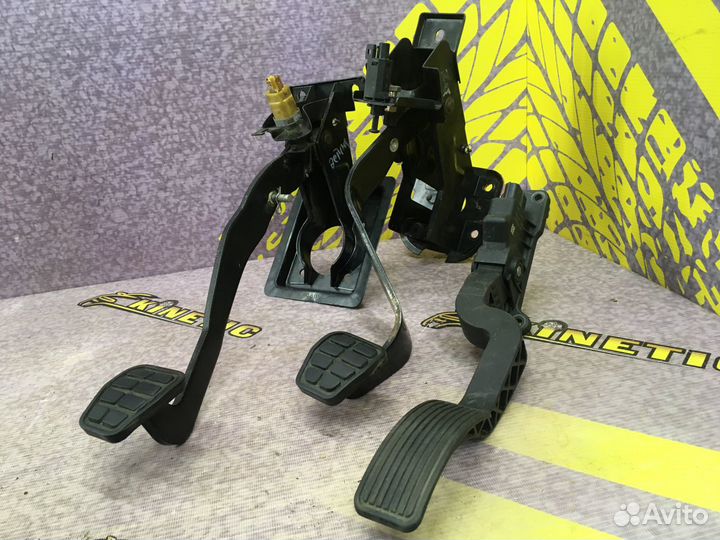 Педаль Чери Фора Вортекс Эстина