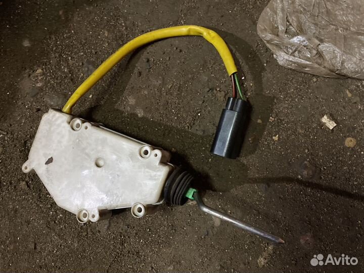 Активатор замка крышки багажника VW Sharan