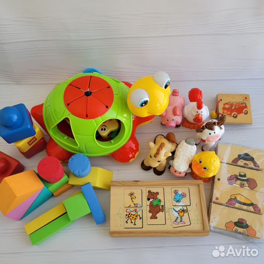 Развивающие игрушки для малышей пакетом