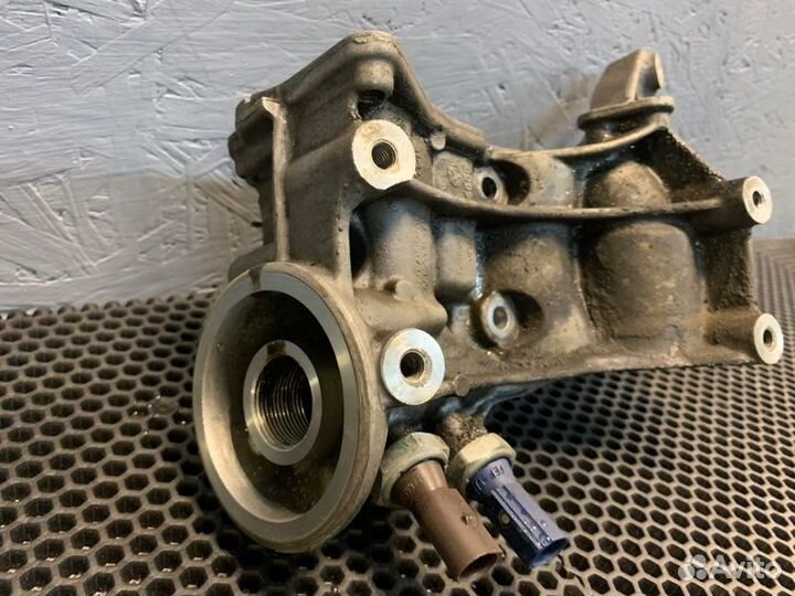 Кронштейн масляного фильтра Audi A6 C7 cdnb 2014