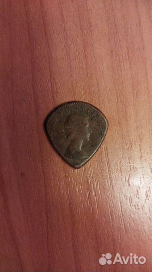 Медиатор для гитары бронза в виде половины пенни