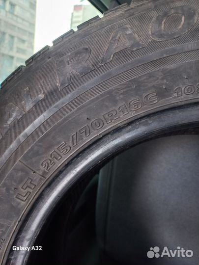 Hankook Radial RA08 215/70 R16C